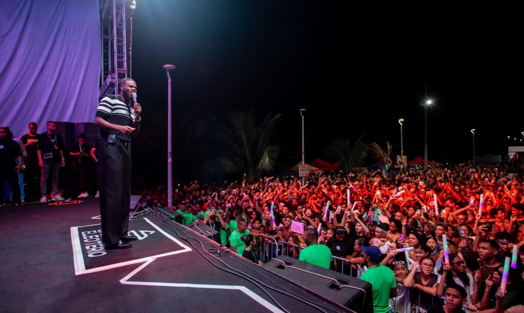 WhatsApp-Image-2026-10-07-at-17.41.11-1024x613 Evento gospel “Mergulhados na Praça” reúne mais de 15 mil pessoas na Nova Orla de Praia Grande com Samuel Eleotério, Theo Rubia, Victin e atrações locais.